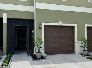 2124 Golden Falcon Dr, Ruskin, FL 33570