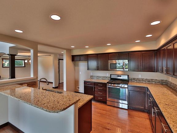 4th image of 8645 Ashbury Ct