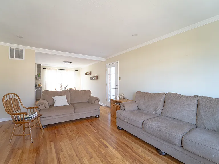Open concept living room connect with dinning room