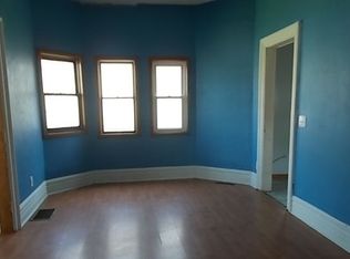 607 11th St, Belle Plaine, IA 52208