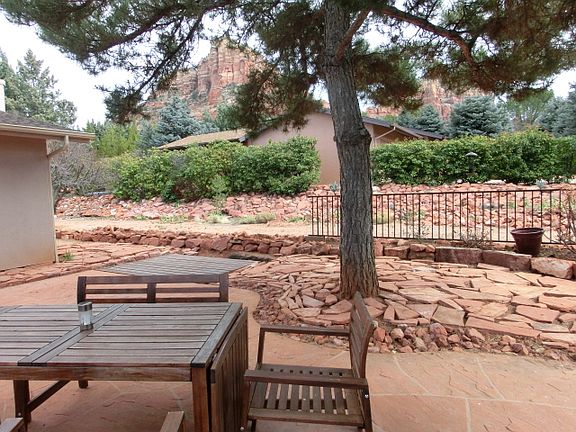 patio with elephant rock
