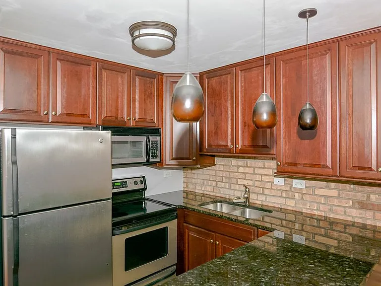 2828 N Burling St #304 — Photo 7