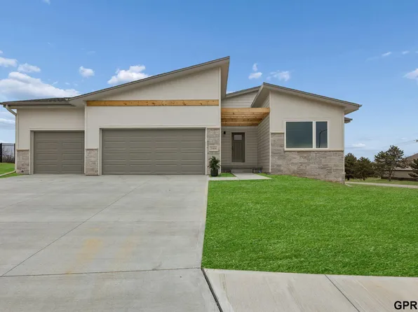 21108 Hartman Ave, Elkhorn, NE 68022