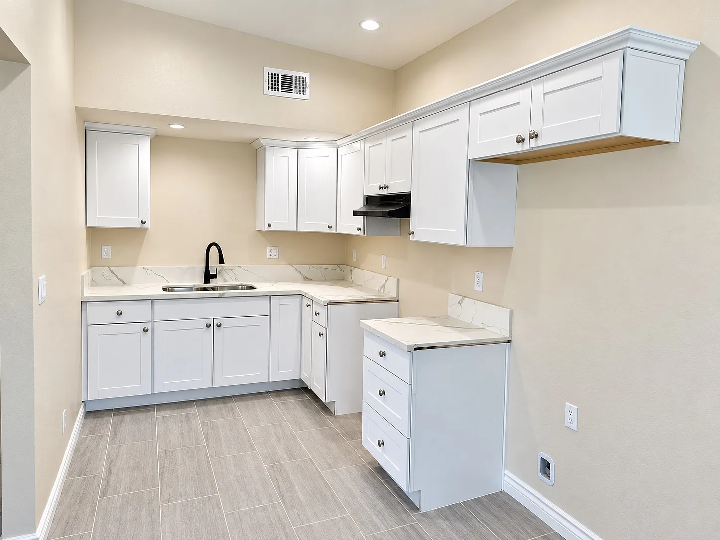 5 bed, 1400 sqft, $4,000 — Photo 2