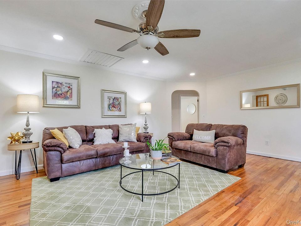 23 Portland Way, Wheatley Heights, NY 11798 | Zillow