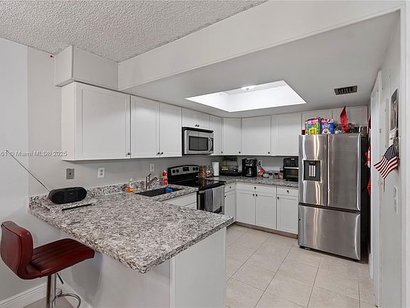 3rd image of 39 Canterbury Ln #39