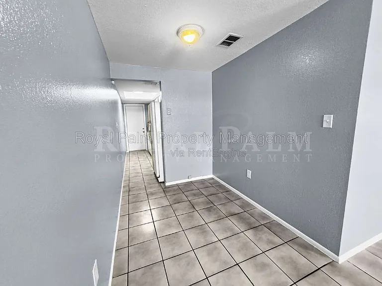 6617 Warwick Cir — Photo 12