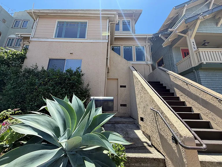 460 Stow Ave — Photo 2