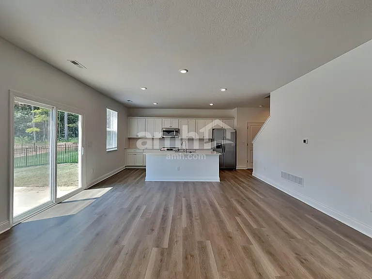 315 Pine Hill Ct — Photo 5