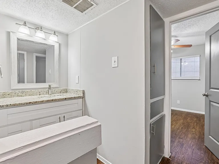 Lamar Place Apartments — Photo 72