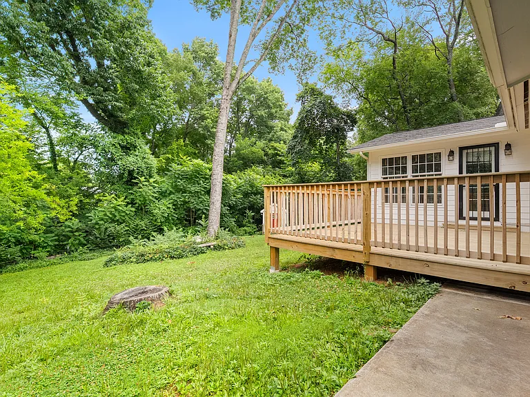 8045 Sabre Dr — Photo 36