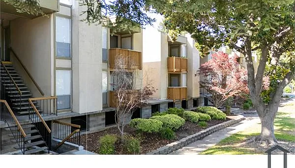 2 bed, 903 sqft, $2,450 — Photo 2