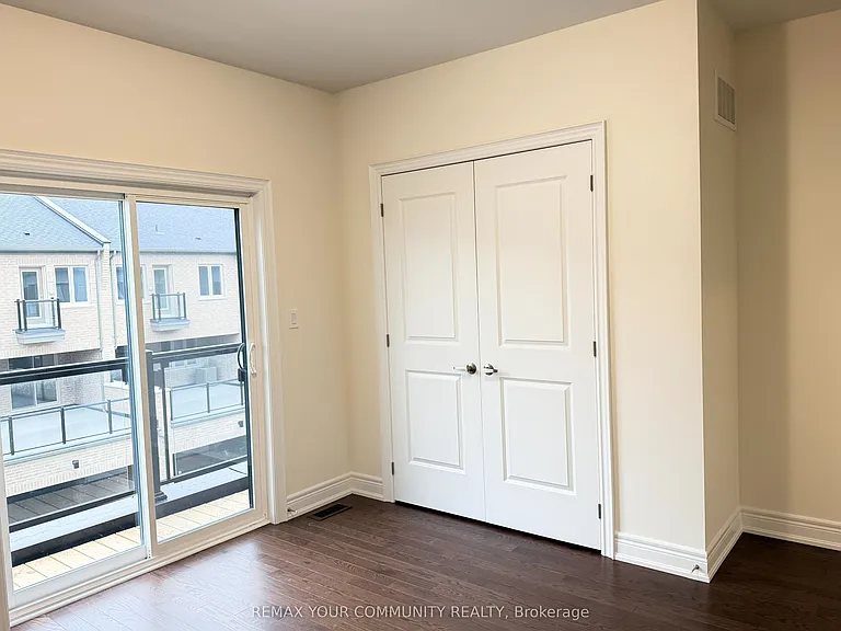 147 Berczy Green Dr — Photo 6