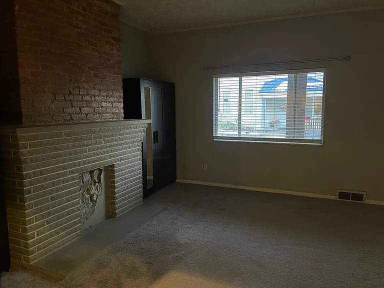 219 Clifton Ave — Photo 4