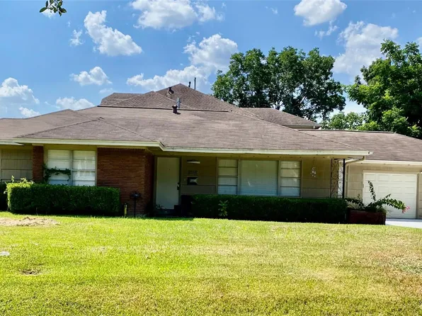 8318 Greenbush St, Houston, TX 77025