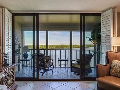 3rd image of 4253 Bay Beach Ln #D4