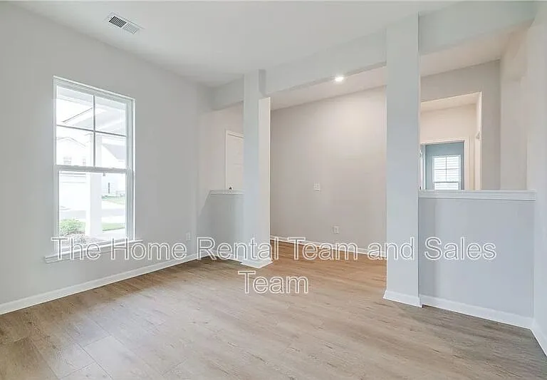 113 Fenway St — Photo 7