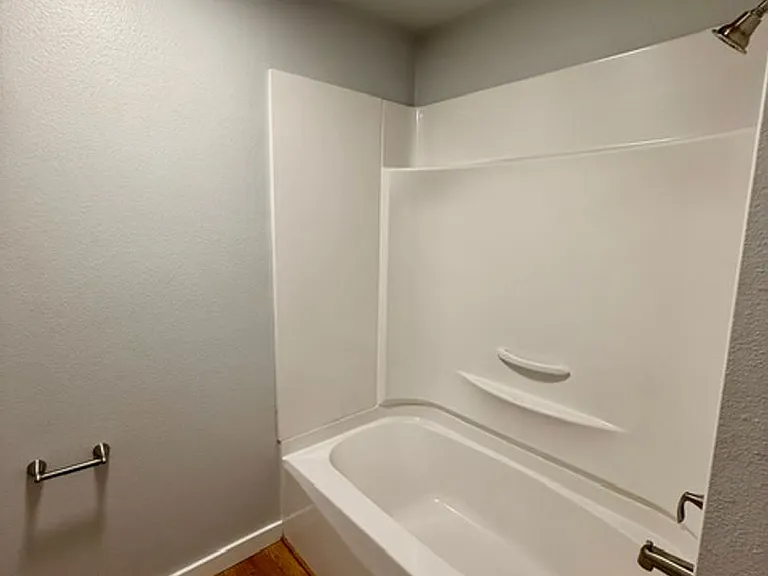 694 SE Centennial St — Photo 11