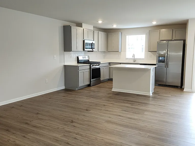 708 Peyden Ln — Photo 5