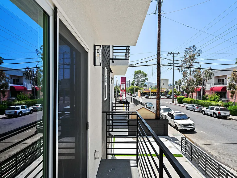 5218 Auckland Ave — Photo 6