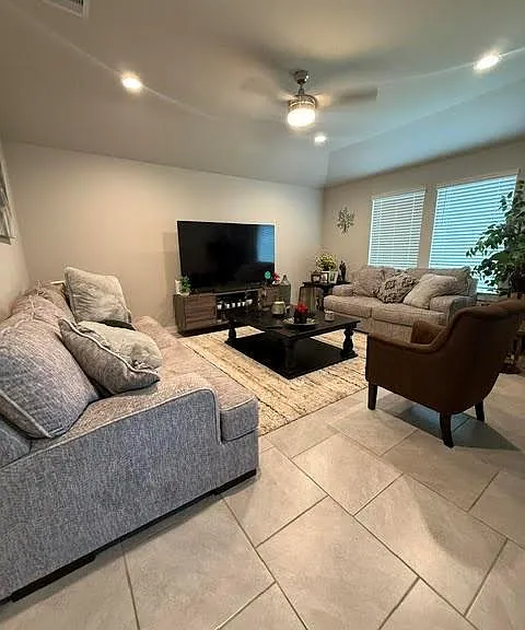 3907 Sparkman Ln — Photo 2