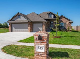 545 N Fox Way, Mustang, OK 73064