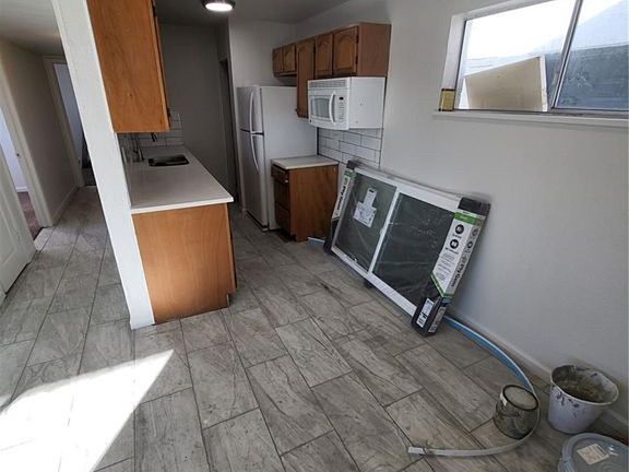 3rd image of 1105 1/2 Dayton St