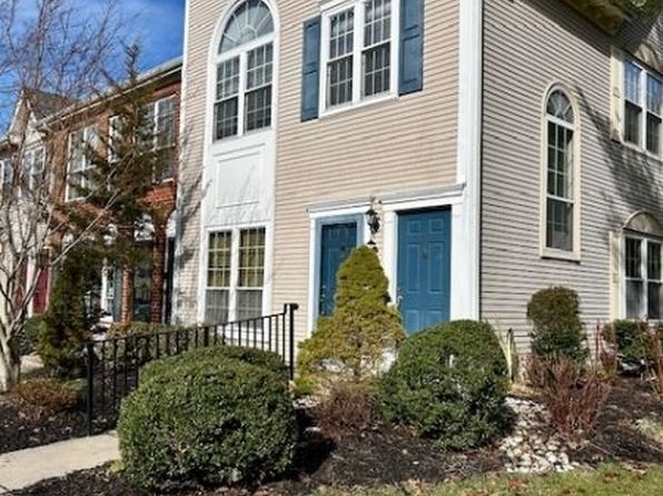 63 Gregory Ln