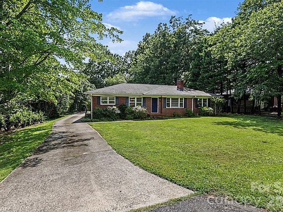 3rd image of 1819 Lumpkin Cir