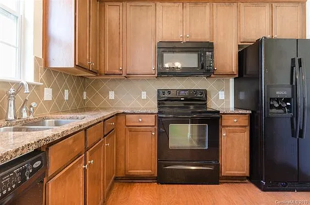 209 Spring Gardens Dr — Photo 7