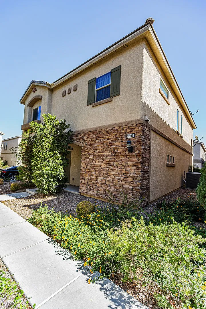 3 Bedroom in Gated Community — Photo 3