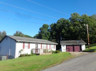 287 Burn Bowyer Rd, Mount Hope, WV 25880