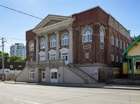 1602 Quadra St #203, Victoria, BC V8W 2L4