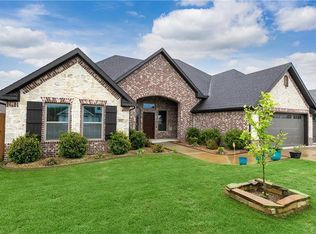 401 Chaparral St, Centerton, AR 72719