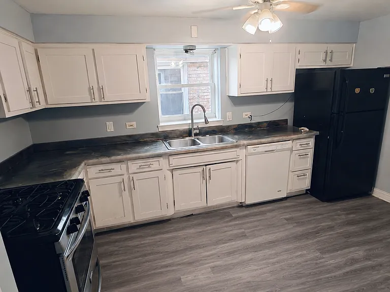 2325 N 75th Ave #BASEMENT — Photo 7