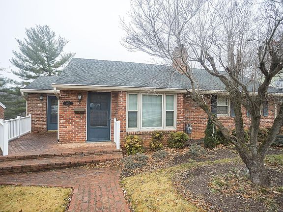 3rd image of 4633 Greenwood Dr