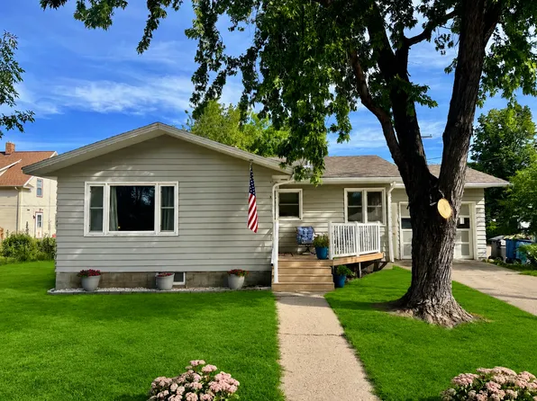 707 4th St SE, Jamestown, ND 58401