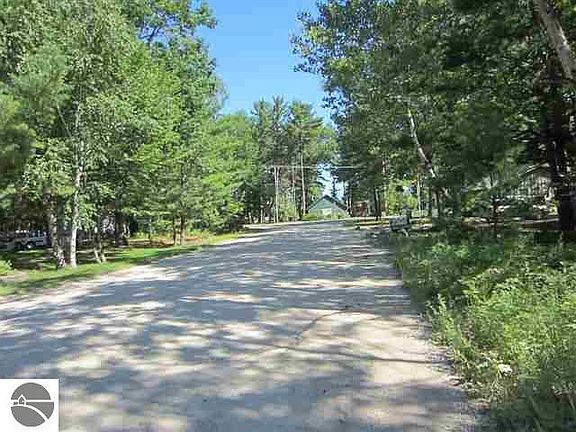 2nd image of 9526 Westbrook Trl NW