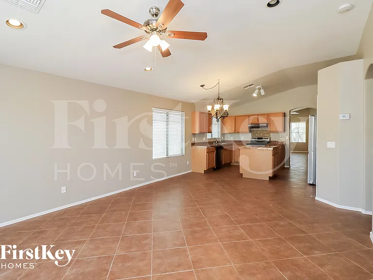 4936 W Glass Ln — Photo 4