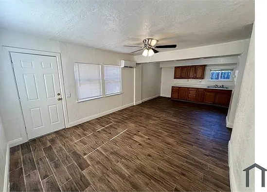 3 bed, 1200 sqft, $2,680 — Photo 2