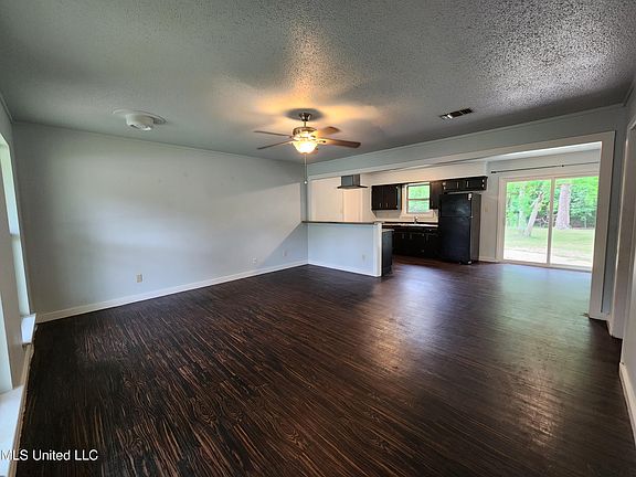 2nd image of 11 Stratford Pl