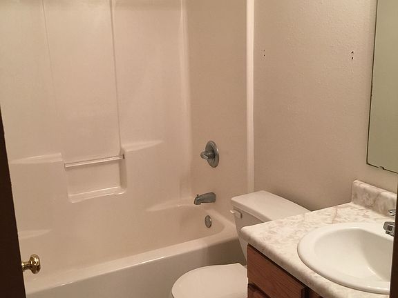 5th image of 2810 Remington Dr