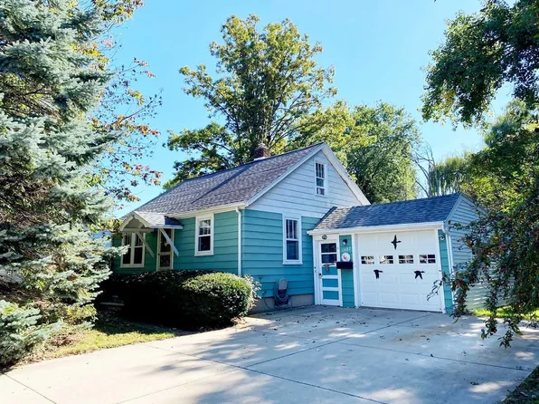 1687 Badger St, Green Bay, WI 54303