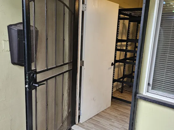 209 Kaiulani Ave, Honolulu, HI