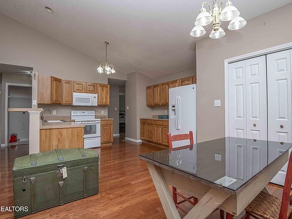 5th image of 7300 Brook Run Way