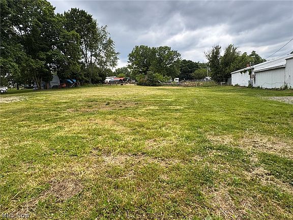 2nd image of 44972 Crestview Rd