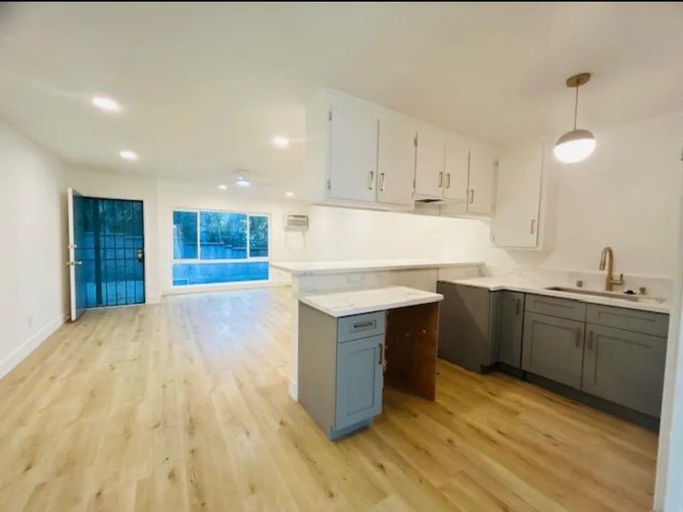 710 N La Fayette Park Pl #4