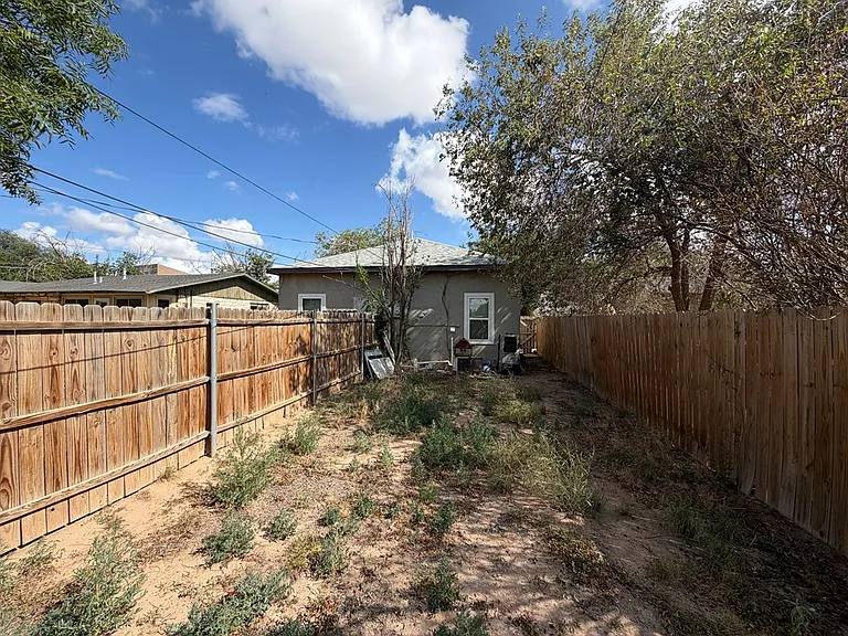 702 W Kansas Ave — Photo 18