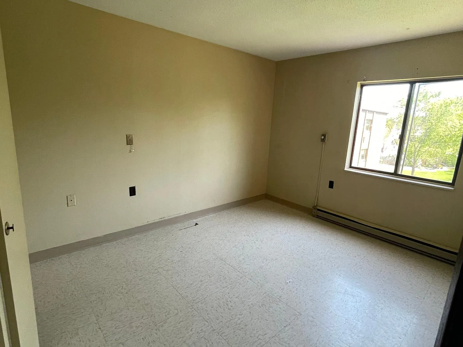 1 bed, 500 sqft, $100 — Photo 4