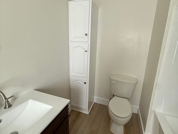 5th image of 592 Belmont St #1